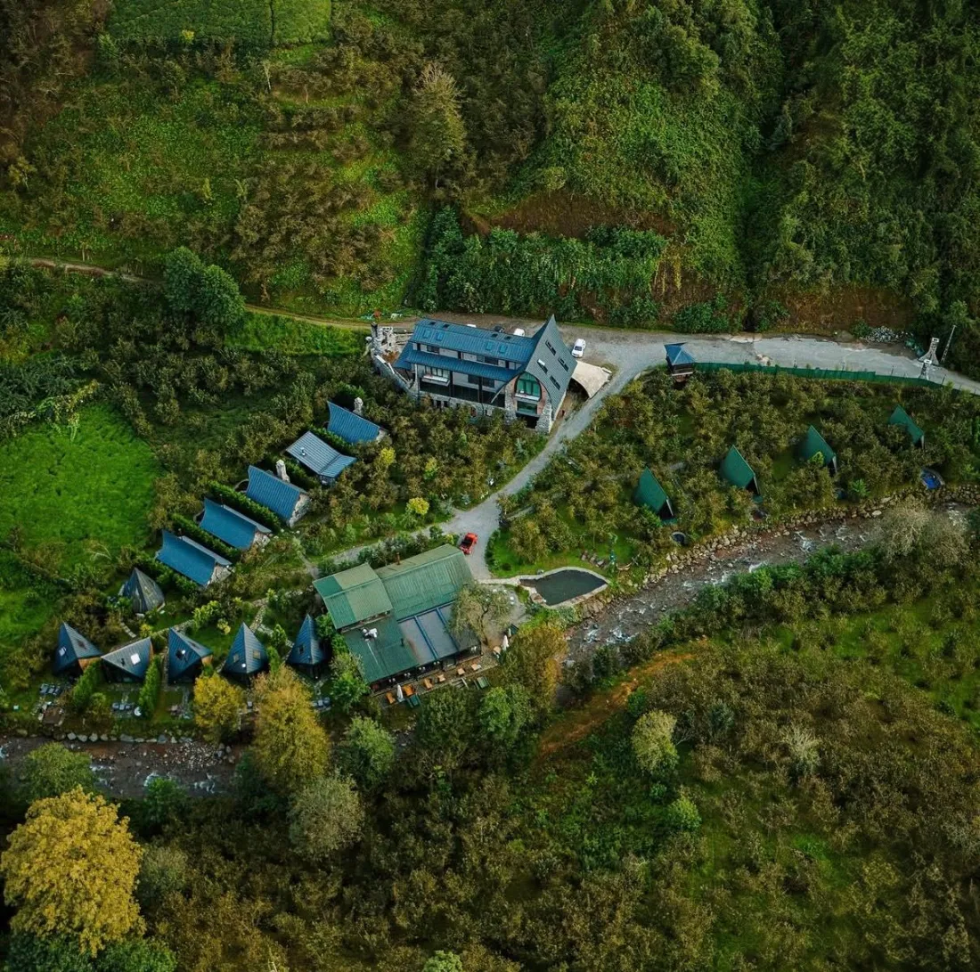 Fındık bahçeleri arasında dere kenarındaki Doğadakal bungalovu