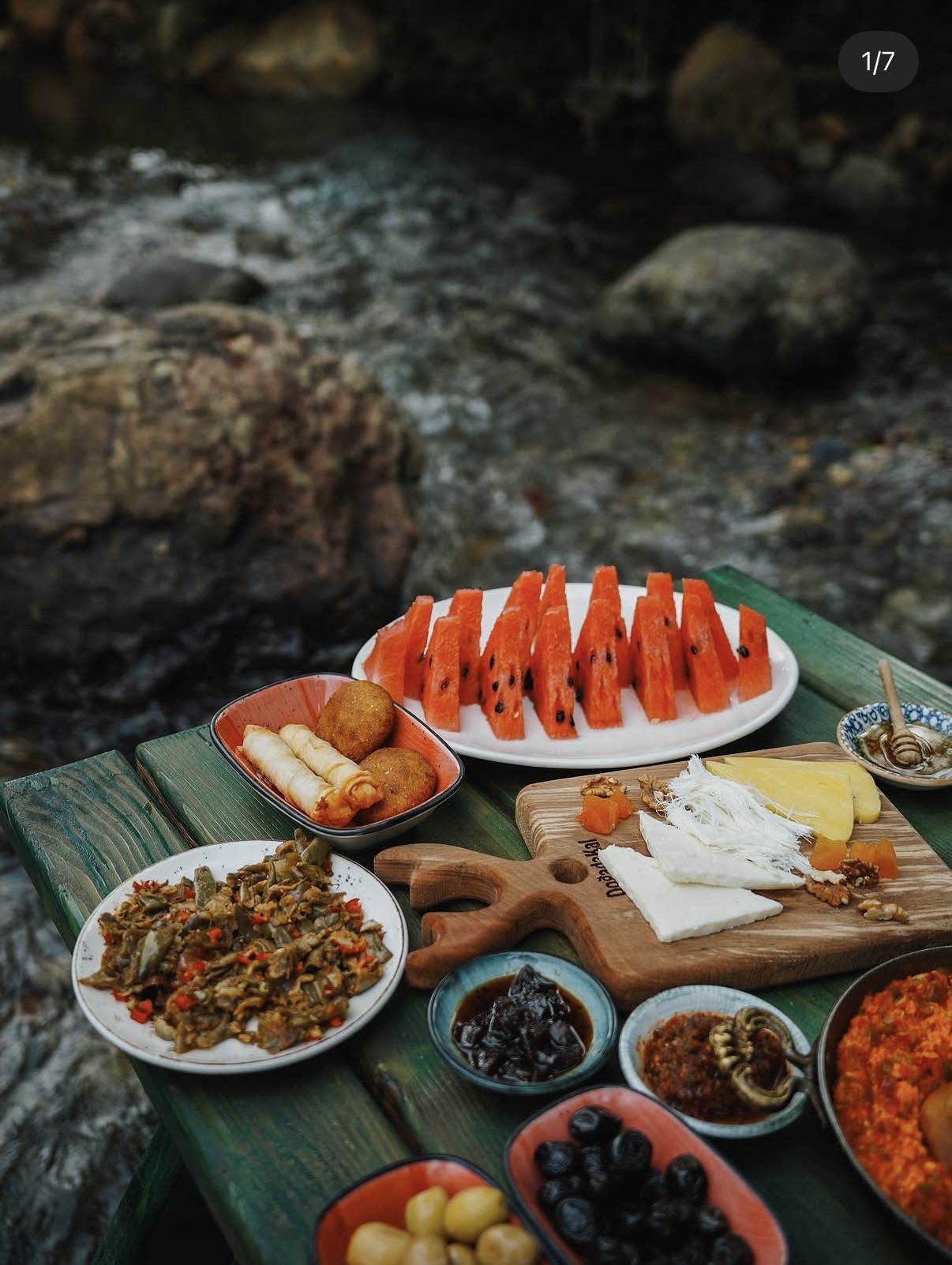 Zengin meze ve kahvaltı sofrası